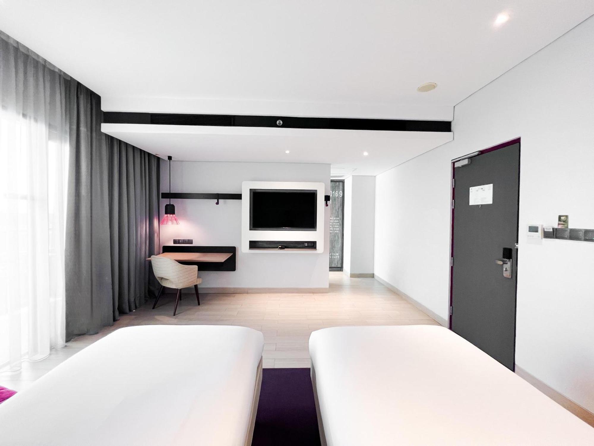 Ibis Styles Batam Nagoya Hotel Exterior photo